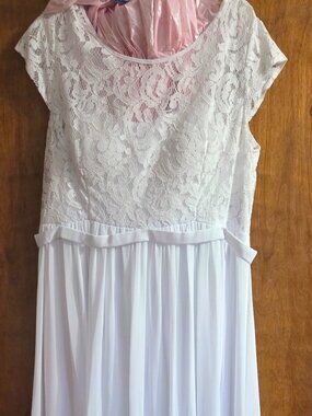 NWOT Cindy White Wedding Gown Cap Sleeves Size 3XL